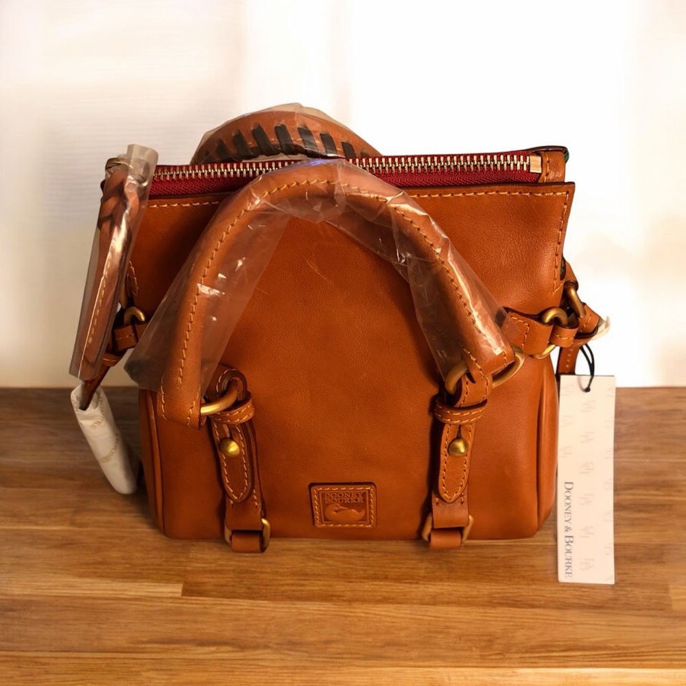 Dooney & Bourke Tan Leather Satchel
Measures: H 5.5 in. x W 5 in. x 8.5 in.